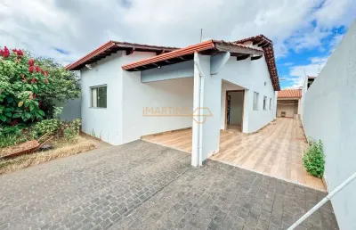 Casa com 4 quartos à venda na Praça Gaioso Neves, Aeroporto, Araguari