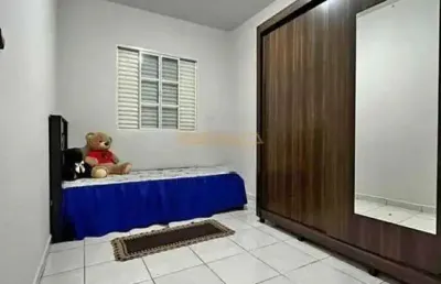 Casa com 2 quartos à venda na Praça Gaioso Neves, Centro, Araguari