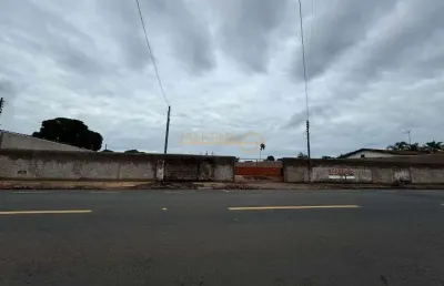 Terreno à venda na Praça Gaioso Neves, Goiás, Araguari