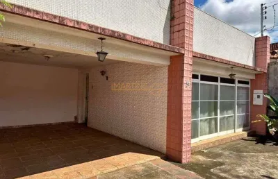 Casa com 3 quartos à venda na Praça Gaioso Neves, Centro, Araguari