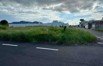 Terreno à venda na Praça Gaioso Neves, Conjunto Ouro Verde, Araguari