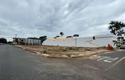 Terreno à venda na Praça Gaioso Neves, Industrial, Araguari