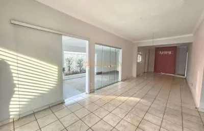 Casa com 3 quartos à venda na Praça Gaioso Neves, Centro, Araguari