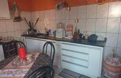 Casa com 4 quartos à venda na Praça Gaioso Neves, Conjunto Ouro Verde, Araguari