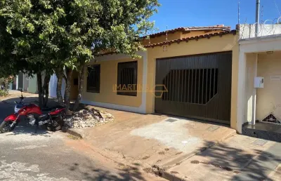 Casa com 3 quartos à venda na Praça Gaioso Neves, Amorim, Araguari