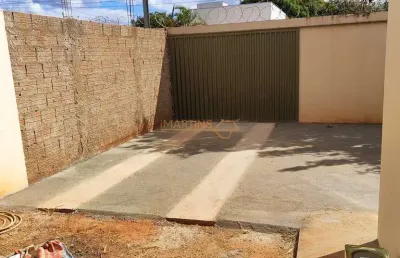 Casa com 2 quartos à venda na Praça Gaioso Neves, São Sebastião, Araguari