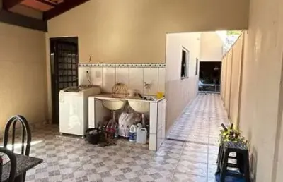 Casa com 3 quartos à venda na Praça Gaioso Neves, Jardim Milenium, Araguari