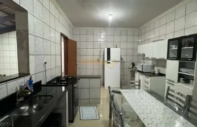 Casa com 3 quartos à venda na Avenida Minas Gerais, 1776, Miranda, Araguari