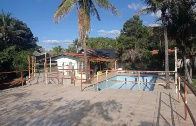 Casa com 6 quartos à venda no São Sebastião, Araguari 