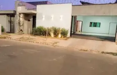 Casa com 3 quartos à venda no Santiago, Araguari 
