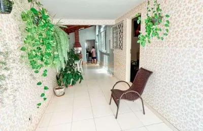 Casa com 3 quartos à venda no Centro, Araguari 
