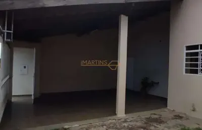 Casa com 2 quartos à venda na Praça Gaioso Neves, Santa Helena, Araguari