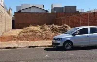 Terreno à venda na Praça Gaioso Neves, Centro, Araguari