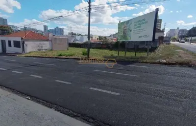 Terreno à venda na Praça Gaioso Neves, Centro, Araguari