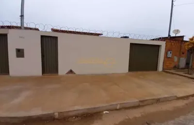Casa com 2 quartos à venda na Praça Gaioso Neves, São Sebastião, Araguari