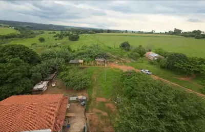 Fazenda à venda na Praça Gaioso Neves, Centro, Araguari