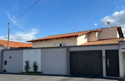 Casa com 3 quartos à venda na Praça Gaioso Neves, Sibipiruna, Araguari