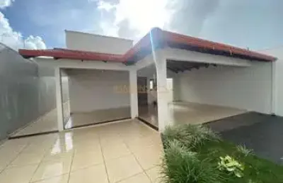 Casa com 3 quartos à venda na Rua Antônio Lemos da Silva, Centro, Araguari
