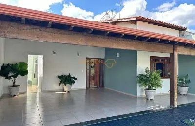 Casa com 3 quartos à venda na Rua Antônio Lemos da Silva, Miranda, Araguari