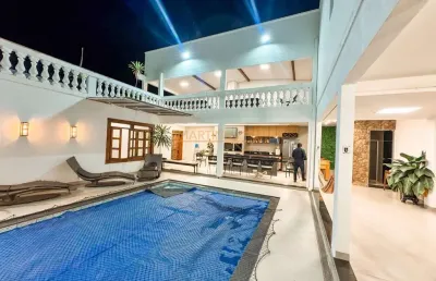 Casa com 5 quartos à venda no Sibipiruna, Araguari 