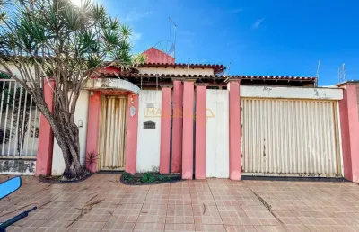 Casa com 3 quartos à venda na Rua Antônio Lemos da Silva, Santiago, Araguari