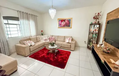 Casa com 3 quartos à venda na Rua Antônio Lemos da Silva, Goiás, Araguari