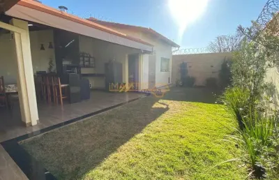 Casa com 3 quartos à venda na Rua Antônio Lemos da Silva, Amorim, Araguari