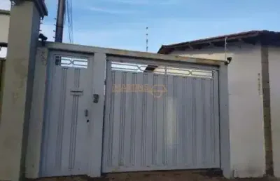 Casa com 2 quartos à venda na Rua Antônio Lemos da Silva, Centro, Araguari