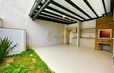 Aluga-se anual lindíssimo sobrado em balneário camboriú/sc
