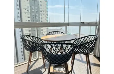 Aluga-se anual apartamento mobiliado na avenida atlântica em balneário camboriú/sc