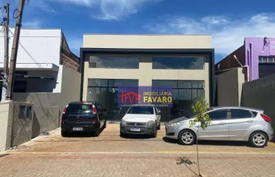 Av. gabriel arruda, entre saul elkind e avenida das torres, meio barracão com 88 m², mais 54 m2 de área externa,  por r$ 4.000/mês.