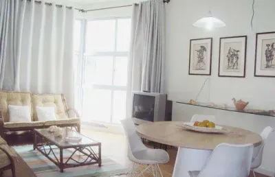 Praia de pitangueiras, prédio frente ao mar, centrinho, churrasqueira, linda vista ao mar, amplo apartamento!!!