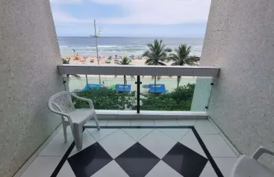 Ótimo apto frente total ao mar na praia de pitangueiras, 3 suítes, 1 vaga de garagem.