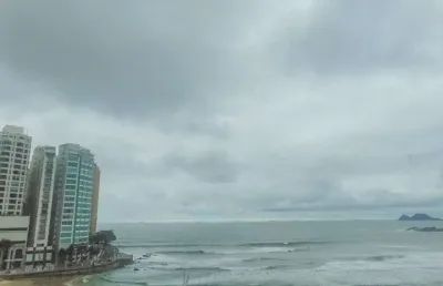 Pitangueiras - frente total para o mar - totalmente reformado - garagem em parqueamento - 140m² úteis.