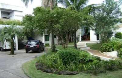 Praia da enseada** linda mansão frente total para o mar**, altíssimo padrão, 6 garagens, piscina, churrasqueira, lago etc.. top!
