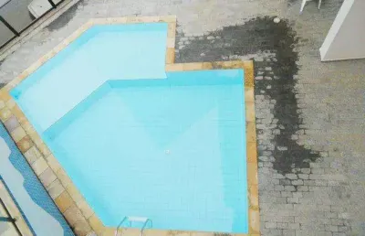 Praia de pitangueiras, local nobre, alto padrão, lazer total, 2 garagens, 145 m² úteis, próximo ao mar, reformado.