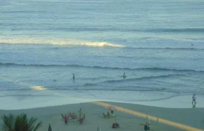 Praia de pitangueiras prédio frente total ao mar,lindo apto totalmente reformado,linda vista ao mar,2 garagens,academia!