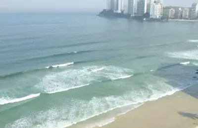 Frente ao mar, lindo e confortável apartamento na praia de pitangueiras, vista ao mar,  lazer no prédio.