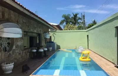 Praia da enseada - casa no jardim virgínia - 05 vagas - piscina e churrasqueira.