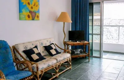 Enseada - apartamento à 100 metros da praia - região do fórum.