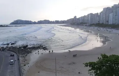 Pitangueiras. apto. amplo com 03 dorm. sendo 01 suíte