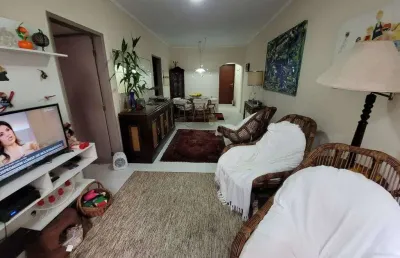 Pitangueiras - localização privilegiada, na quadra do mar, amplo apartamento com 80 m² úteis, claro e super arejado, 1 vaga de garagem no prédio.