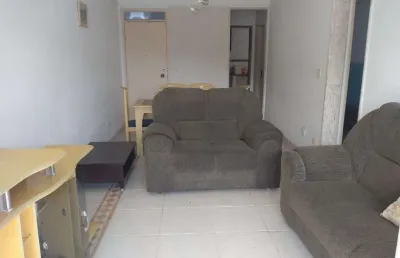 Pitangueiras – uma quadra da praia, localização privilegiada, amplo apartamento ,95 m² úteis, garagem no prédio.