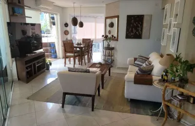 Cobertura reformado com 3 suítes, piscina, 3 vagas de garagem, 1 quadra da praia das pitangueiras