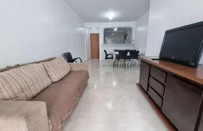 Pitangueiras - na segunda quadra da praia , totalmente reformado, 02 vagas de garagem no prédio, lazer.