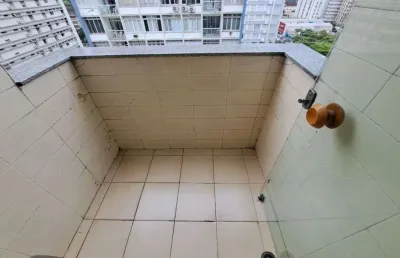 Apartamento com 2 dormitórios e 2 vagas de garagens, 1 quadra da praia na pitangueiras