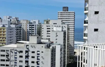 Apartamento amplo, reformado, com vista mar, clean, bem ventilado, a 2 quadras da praia