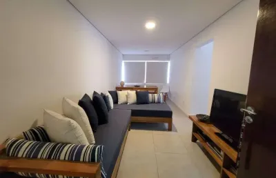 Pitangueiras- aparamento totalmene reformado e decorado , localização espetacular.