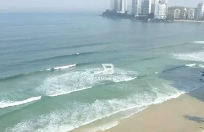Pitangueirs- frente total ao mar , maravilhoso apartamento totalmente reformado , garagem no prédio.