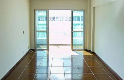 Pitangueiras- no calçadão , localização privilegiada , garagem no prédio.